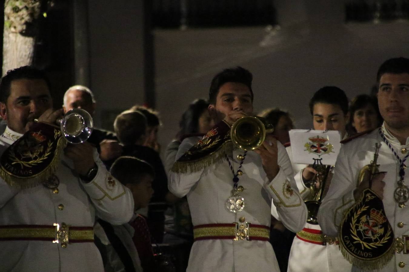 La Banda de Cornetas y Tambores 'Nuestra Señora del Rosario' (Los Catalinos) de Jerez de los Caballeros ofreció, ayer, un concierto en el Llano de los Mártires. La cita se enmarca en los actos organizados por la Pontificia y Real Cofradía del Señor Coronado de Espinas, Santísimo Cristo de la Flagelación y María Santísima de la Amargura con motivo del 245 aniversario de su fundación.