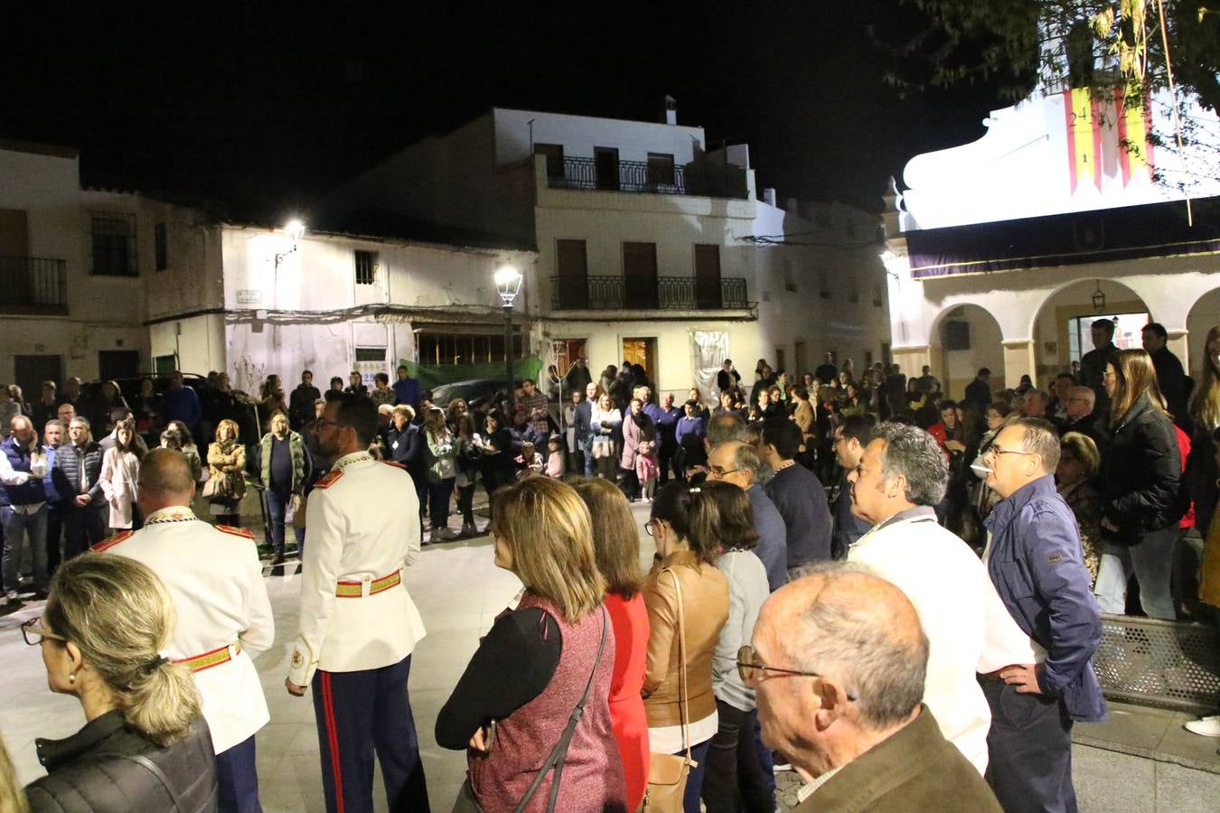 La Banda de Cornetas y Tambores 'Nuestra Señora del Rosario' (Los Catalinos) de Jerez de los Caballeros ofreció, ayer, un concierto en el Llano de los Mártires. La cita se enmarca en los actos organizados por la Pontificia y Real Cofradía del Señor Coronado de Espinas, Santísimo Cristo de la Flagelación y María Santísima de la Amargura con motivo del 245 aniversario de su fundación.