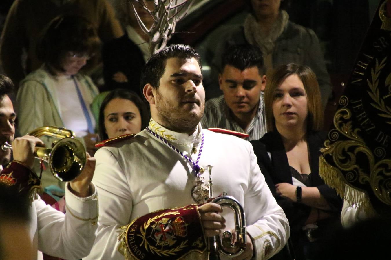La Banda de Cornetas y Tambores 'Nuestra Señora del Rosario' (Los Catalinos) de Jerez de los Caballeros ofreció, ayer, un concierto en el Llano de los Mártires. La cita se enmarca en los actos organizados por la Pontificia y Real Cofradía del Señor Coronado de Espinas, Santísimo Cristo de la Flagelación y María Santísima de la Amargura con motivo del 245 aniversario de su fundación.