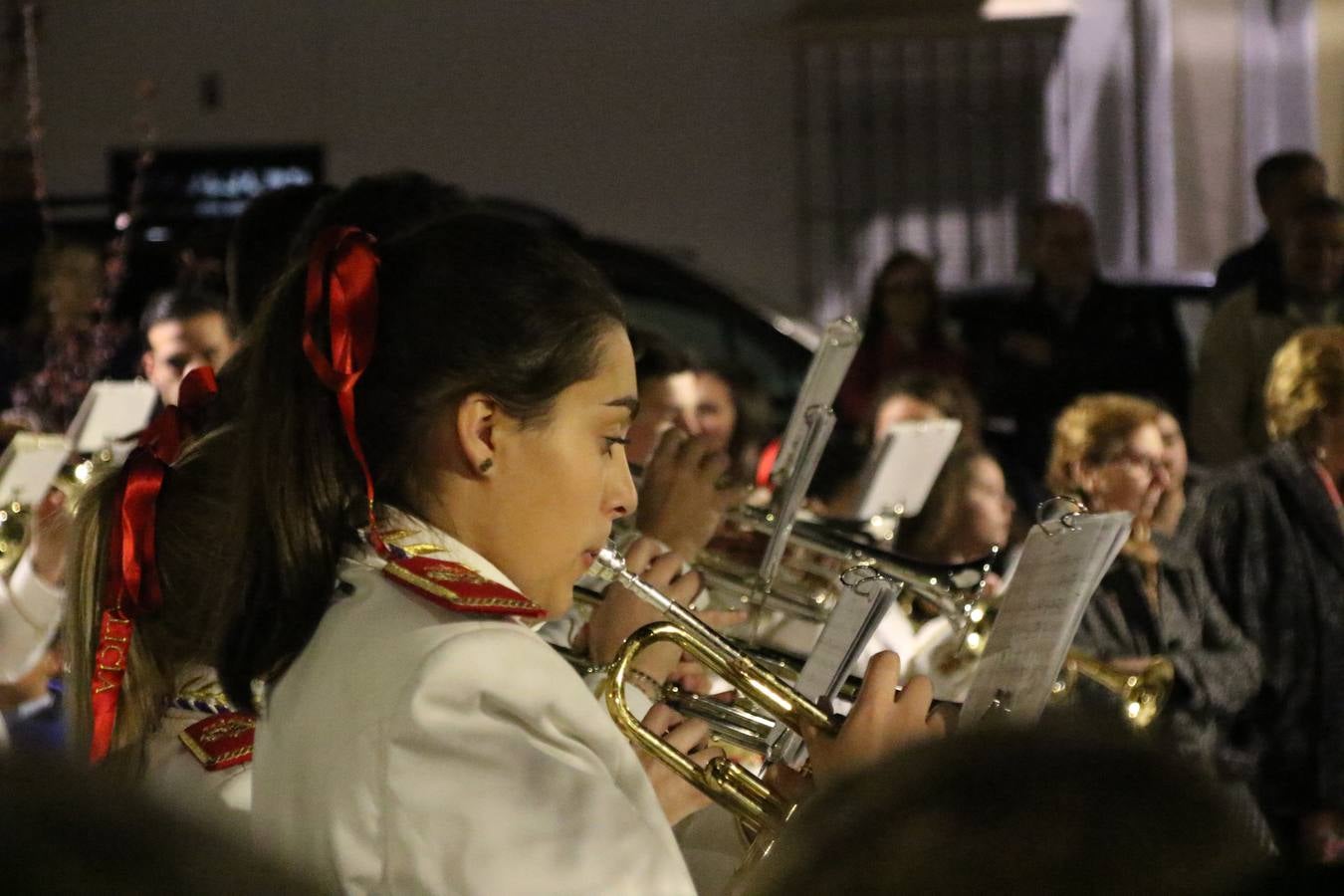 La Banda de Cornetas y Tambores 'Nuestra Señora del Rosario' (Los Catalinos) de Jerez de los Caballeros ofreció, ayer, un concierto en el Llano de los Mártires. La cita se enmarca en los actos organizados por la Pontificia y Real Cofradía del Señor Coronado de Espinas, Santísimo Cristo de la Flagelación y María Santísima de la Amargura con motivo del 245 aniversario de su fundación.