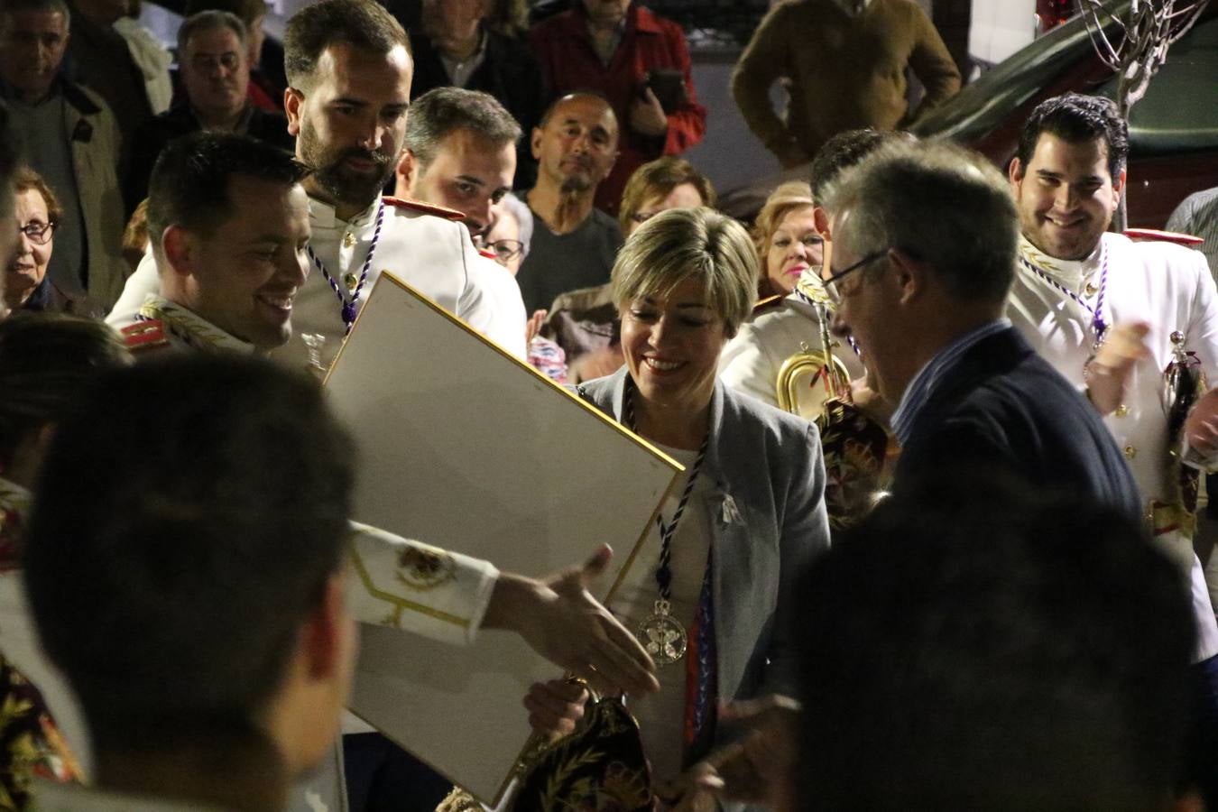 La Banda de Cornetas y Tambores 'Nuestra Señora del Rosario' (Los Catalinos) de Jerez de los Caballeros ofreció, ayer, un concierto en el Llano de los Mártires. La cita se enmarca en los actos organizados por la Pontificia y Real Cofradía del Señor Coronado de Espinas, Santísimo Cristo de la Flagelación y María Santísima de la Amargura con motivo del 245 aniversario de su fundación.