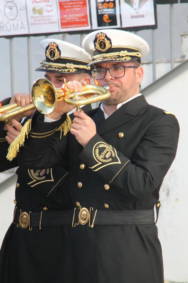 La fortaleza templaria de Jerez de los Caballeros acogió una nueeva edición del Certamen de Bandas Sones de Jesús, organizado por la Agrupación Musical Nuestro Padre Jesús Nazareno, con un carácter especial en este año 2019 en el que celebra el 30º aniversario de su creación.Hubo palabras de agradecimiento y aplausos para todas las bandas participantes:La Agrupación Musical Santa Ana, de Valle de Santa Ana; la Agrupación Musical 'Maestro Sousa' de la OJE de Jerez de los Caballeros, la Banda de Cornetas y Tambores 'Nuestra Señora del Rosario, de esta misma ciudad; la Agrupación Musical de Oliva de Mérida; La Banda de Cornetas y Tambores 'Nuestro Padre Jesús Nazareno' de Zafra, la Banda de Cornetas y Tambores 'Estrella' de Los Santos de Maimona, la Banda de Cornetas y Tambores 'Virgen del Pilar' de Villafranca de los Barros, la Banda de Cornetas y Tambores 'Resucitado' de Badajoz y la propia Agrupación Musical Nuestro Padre Jesús Nazareno de Jerez de los Caballeros, anfitriona de esta cita. Y también para colaboradores: empresas, Ayuntamiento, La Trouppe. Pese al calor de la jornada, el público disfrutó de este evento que tuvo como protagonista a los sonidos de la Semana Santa y tuvo además un fin benéfico.