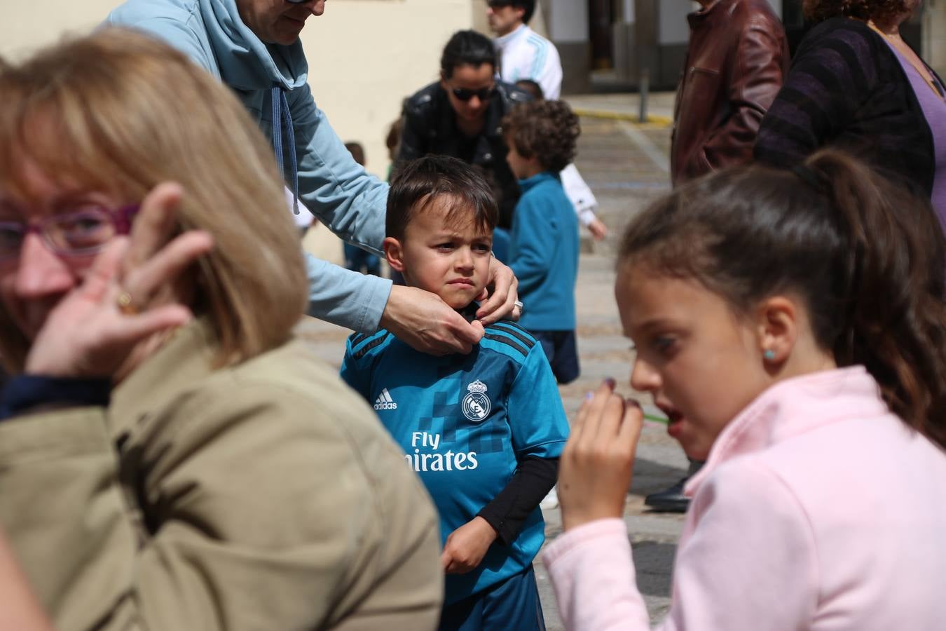 Jerez de los Caballeros celebró, ayer, la IX Carrera y Caminata Solidaria, organizada por la Junta de Cofradías de la Semana Santa Jerezana. La solidaridad y el deporte lograron recaudar 866 euros que irán destinados a Cáritas en Jerez.