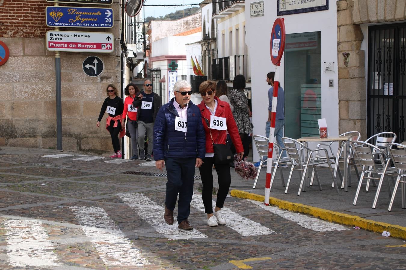 Jerez de los Caballeros celebró, ayer, la IX Carrera y Caminata Solidaria, organizada por la Junta de Cofradías de la Semana Santa Jerezana. La solidaridad y el deporte lograron recaudar 866 euros que irán destinados a Cáritas en Jerez.