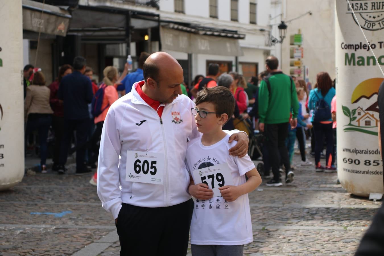 Jerez de los Caballeros celebró, ayer, la IX Carrera y Caminata Solidaria, organizada por la Junta de Cofradías de la Semana Santa Jerezana. La solidaridad y el deporte lograron recaudar 866 euros que irán destinados a Cáritas en Jerez.