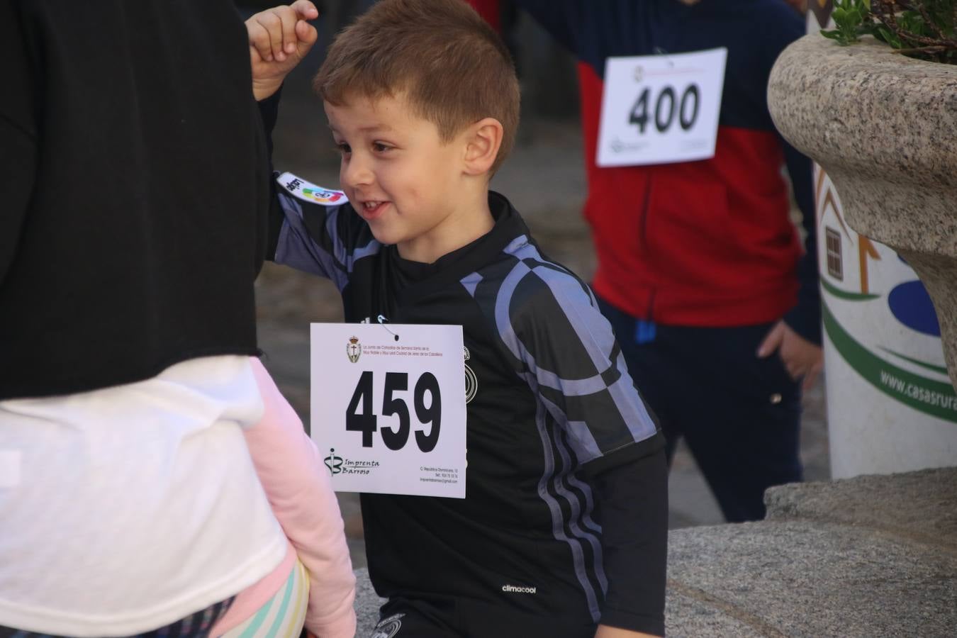 Jerez de los Caballeros celebró, ayer, la IX Carrera y Caminata Solidaria, organizada por la Junta de Cofradías de la Semana Santa Jerezana. La solidaridad y el deporte lograron recaudar 866 euros que irán destinados a Cáritas en Jerez.