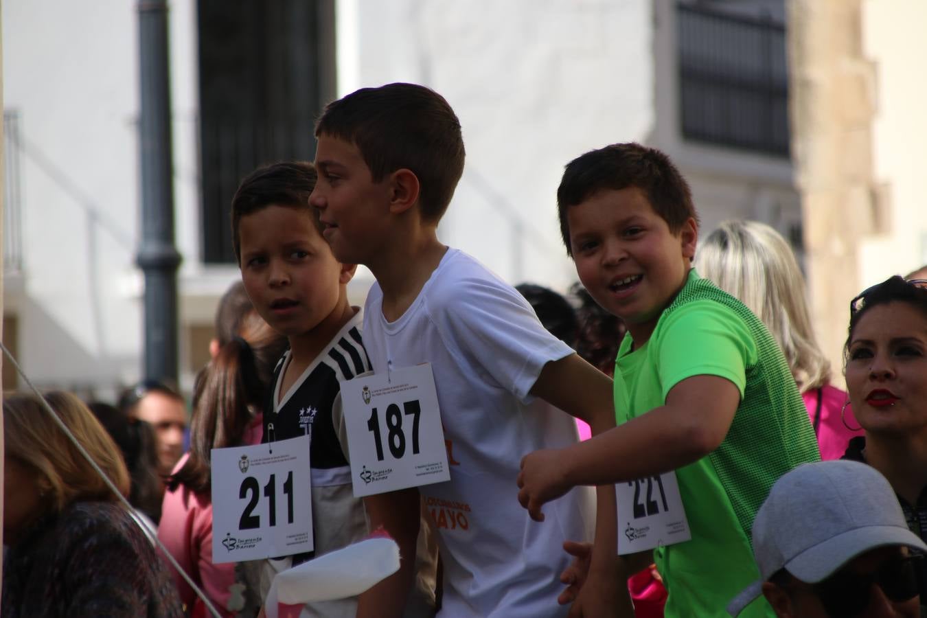 Jerez de los Caballeros celebró, ayer, la IX Carrera y Caminata Solidaria, organizada por la Junta de Cofradías de la Semana Santa Jerezana. La solidaridad y el deporte lograron recaudar 866 euros que irán destinados a Cáritas en Jerez.