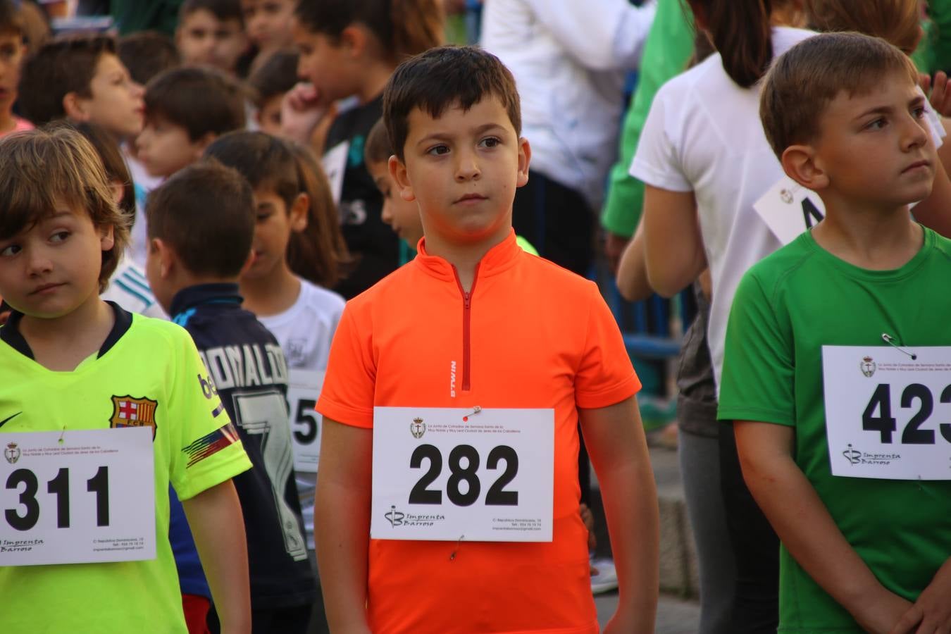 Jerez de los Caballeros celebró, ayer, la IX Carrera y Caminata Solidaria, organizada por la Junta de Cofradías de la Semana Santa Jerezana. La solidaridad y el deporte lograron recaudar 866 euros que irán destinados a Cáritas en Jerez.