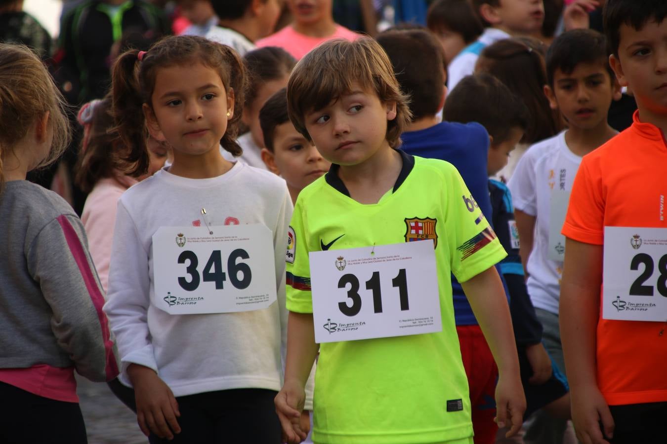 Jerez de los Caballeros celebró, ayer, la IX Carrera y Caminata Solidaria, organizada por la Junta de Cofradías de la Semana Santa Jerezana. La solidaridad y el deporte lograron recaudar 866 euros que irán destinados a Cáritas en Jerez.