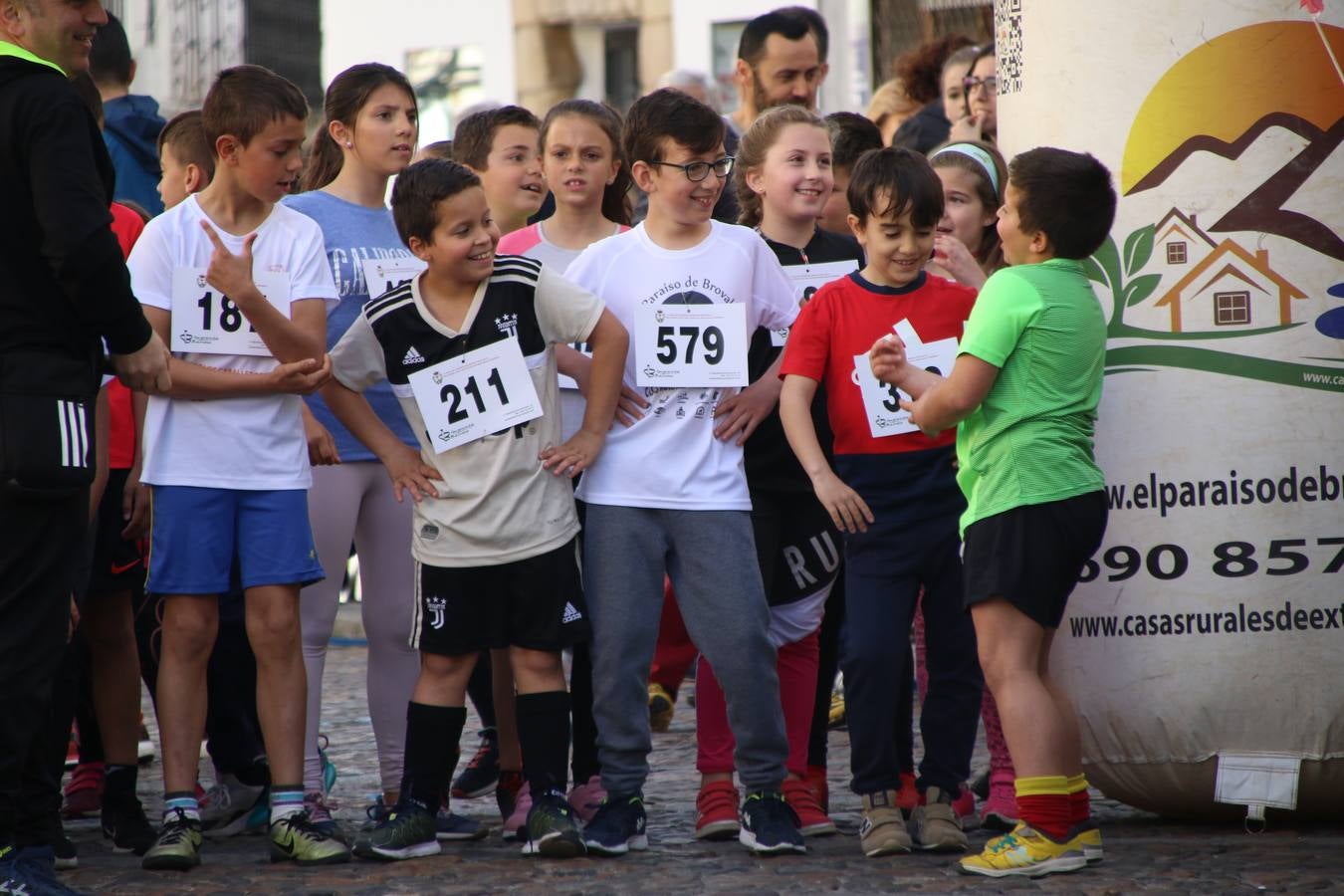 Jerez de los Caballeros celebró, ayer, la IX Carrera y Caminata Solidaria, organizada por la Junta de Cofradías de la Semana Santa Jerezana. La solidaridad y el deporte lograron recaudar 866 euros que irán destinados a Cáritas en Jerez.