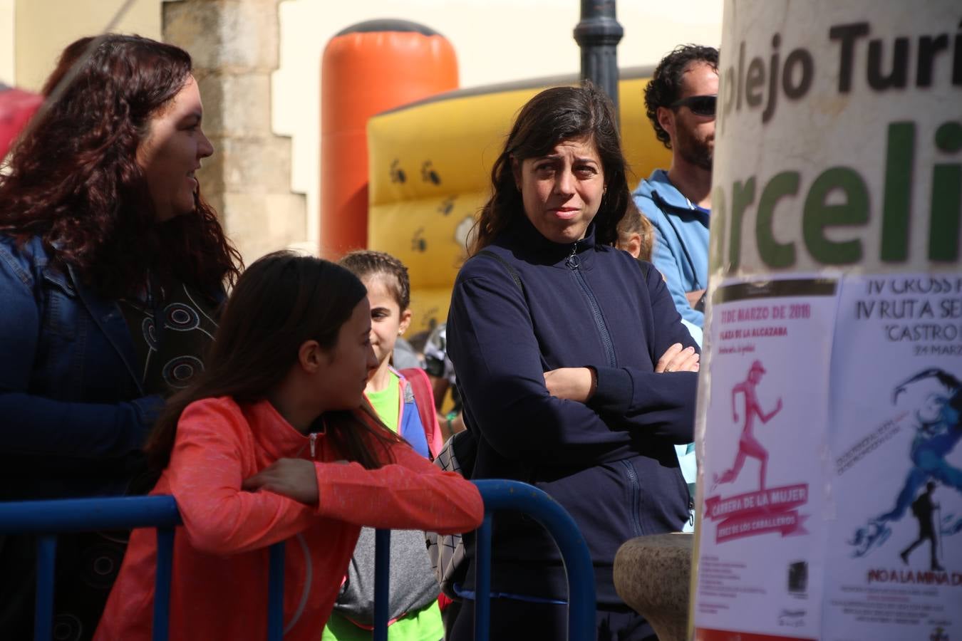 Jerez de los Caballeros celebró, ayer, la IX Carrera y Caminata Solidaria, organizada por la Junta de Cofradías de la Semana Santa Jerezana. La solidaridad y el deporte lograron recaudar 866 euros que irán destinados a Cáritas en Jerez.