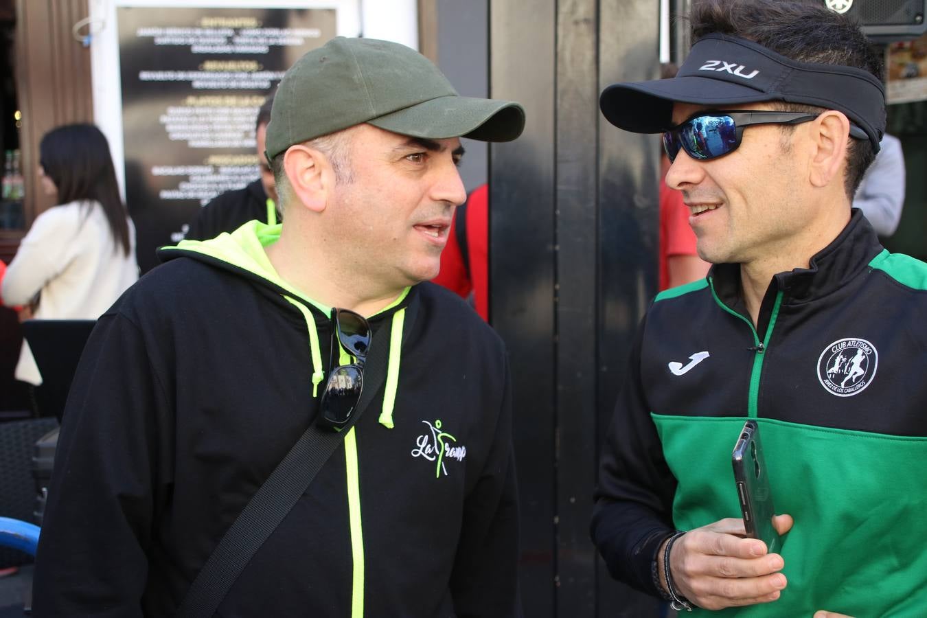 Jerez de los Caballeros celebró, ayer, la IX Carrera y Caminata Solidaria, organizada por la Junta de Cofradías de la Semana Santa Jerezana. La solidaridad y el deporte lograron recaudar 866 euros que irán destinados a Cáritas en Jerez.