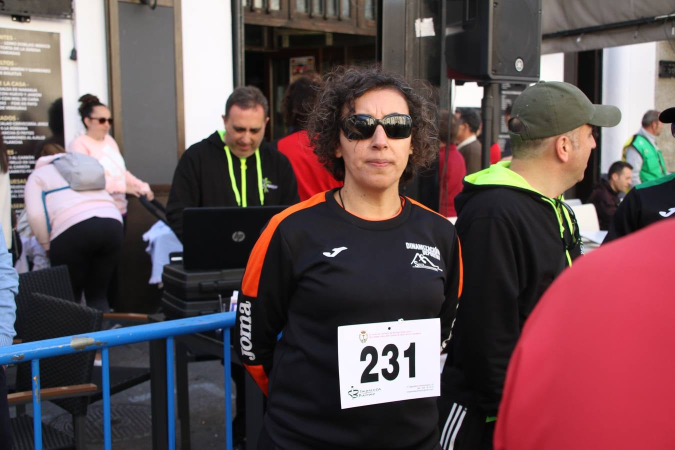 Jerez de los Caballeros celebró, ayer, la IX Carrera y Caminata Solidaria, organizada por la Junta de Cofradías de la Semana Santa Jerezana. La solidaridad y el deporte lograron recaudar 866 euros que irán destinados a Cáritas en Jerez.