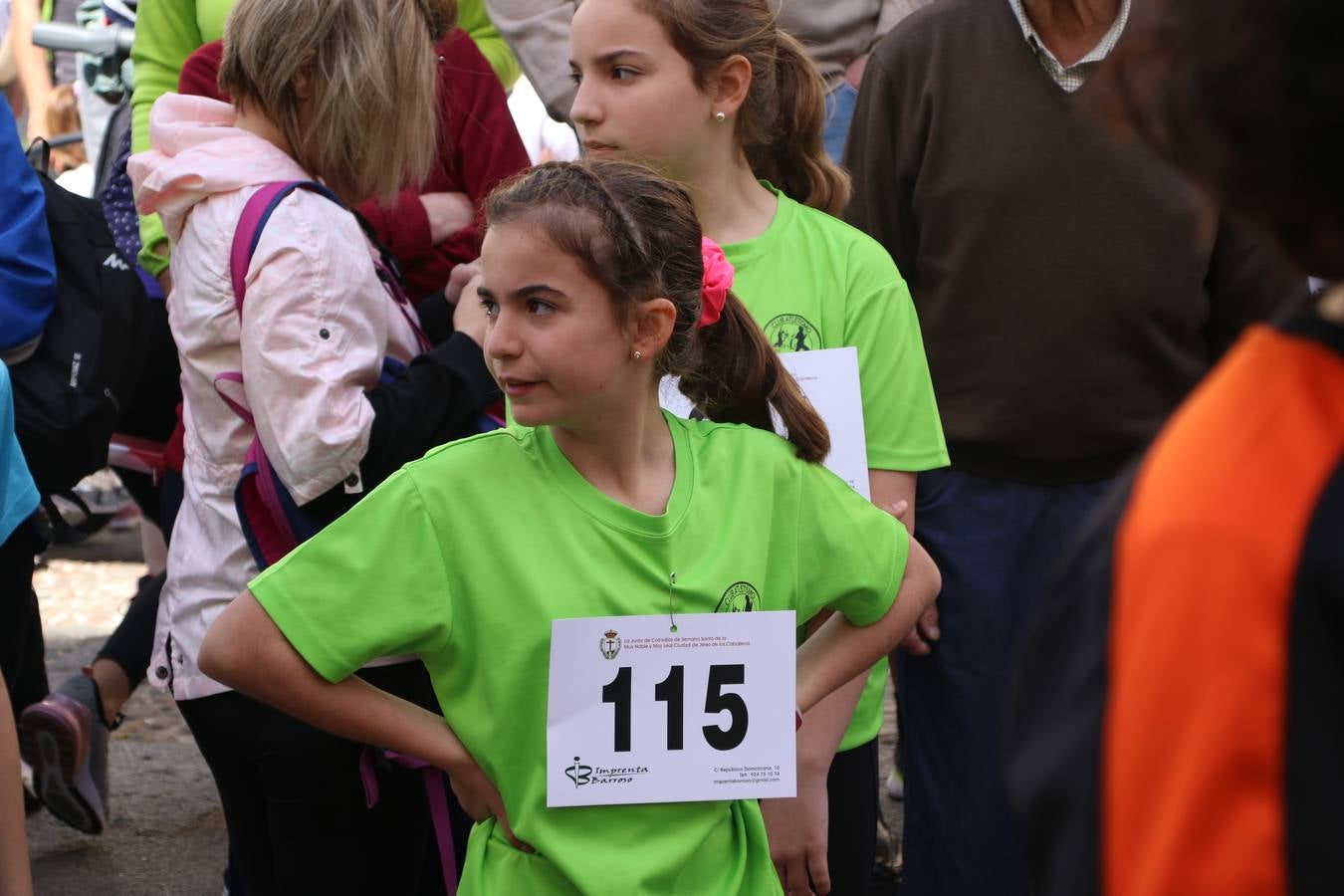 Jerez de los Caballeros celebró, ayer, la IX Carrera y Caminata Solidaria, organizada por la Junta de Cofradías de la Semana Santa Jerezana. La solidaridad y el deporte lograron recaudar 866 euros que irán destinados a Cáritas en Jerez.