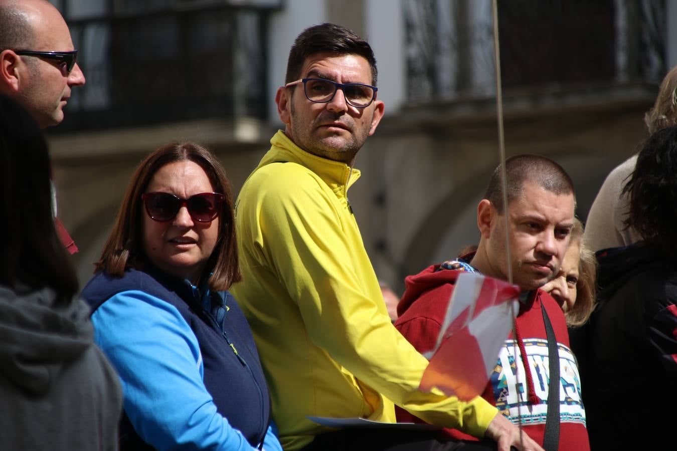 Jerez de los Caballeros celebró, ayer, la IX Carrera y Caminata Solidaria, organizada por la Junta de Cofradías de la Semana Santa Jerezana. La solidaridad y el deporte lograron recaudar 866 euros que irán destinados a Cáritas en Jerez.
