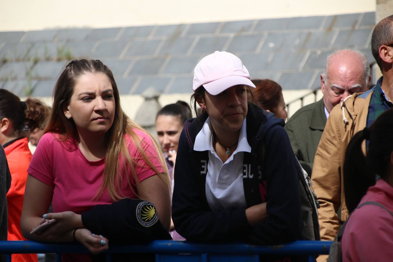 Jerez de los Caballeros celebró, ayer, la IX Carrera y Caminata Solidaria, organizada por la Junta de Cofradías de la Semana Santa Jerezana. La solidaridad y el deporte lograron recaudar 866 euros que irán destinados a Cáritas en Jerez.
