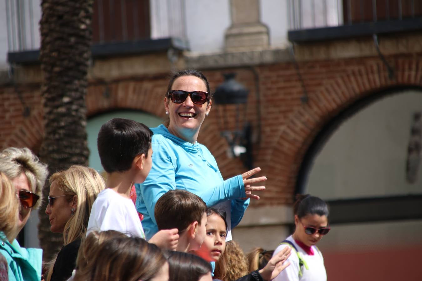 Jerez de los Caballeros celebró, ayer, la IX Carrera y Caminata Solidaria, organizada por la Junta de Cofradías de la Semana Santa Jerezana. La solidaridad y el deporte lograron recaudar 866 euros que irán destinados a Cáritas en Jerez.