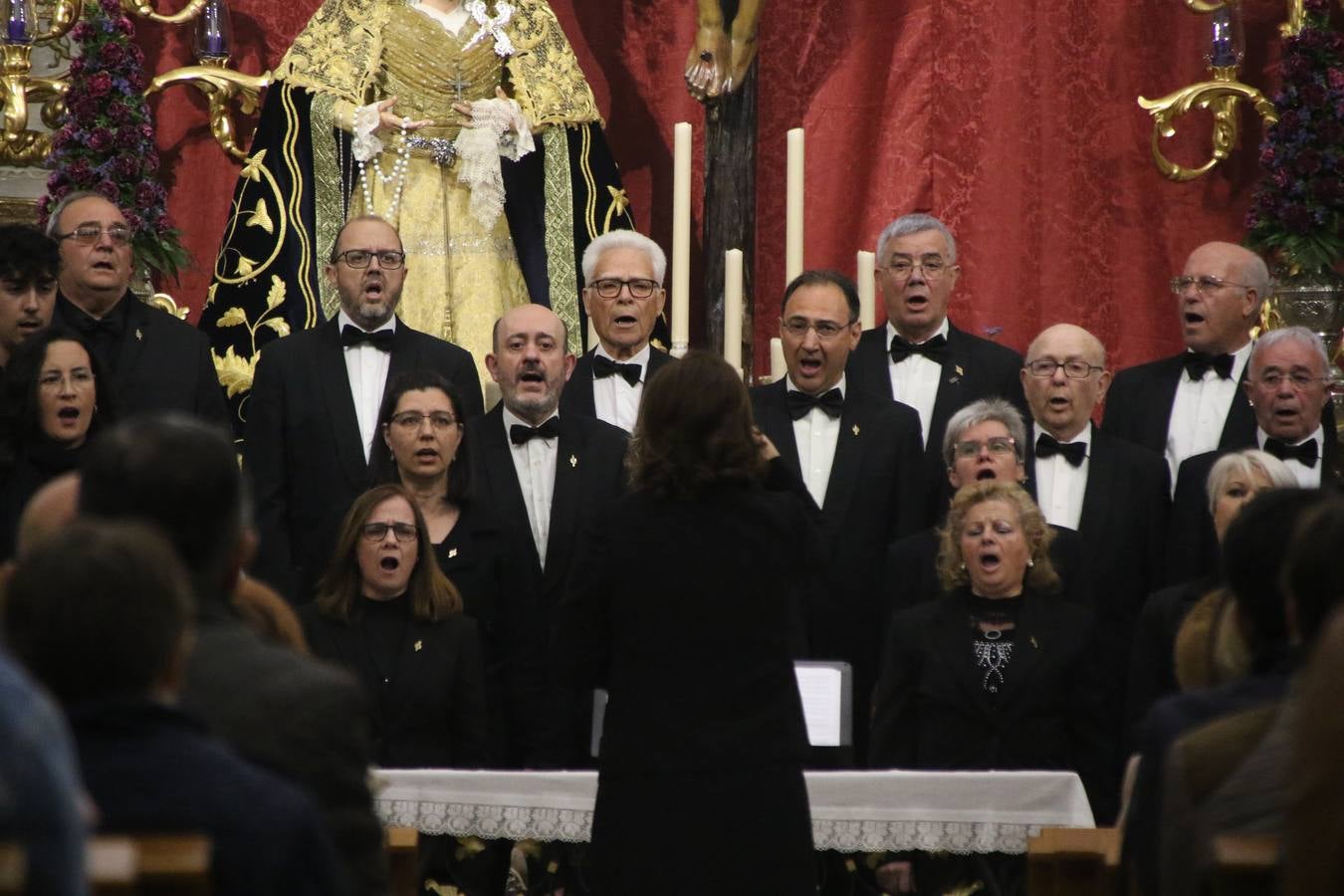 El templo patronal de San Bartolomé fue escenario, ayer, de una nueva edición del 'Concierto Sacro' que ofreció la Coral de la Escuela Municipal de Música y el Coro infantil de la misma, organizado por el Ayuntamiento del municipio con la colaboración de la Parroquia de esta ciudad.