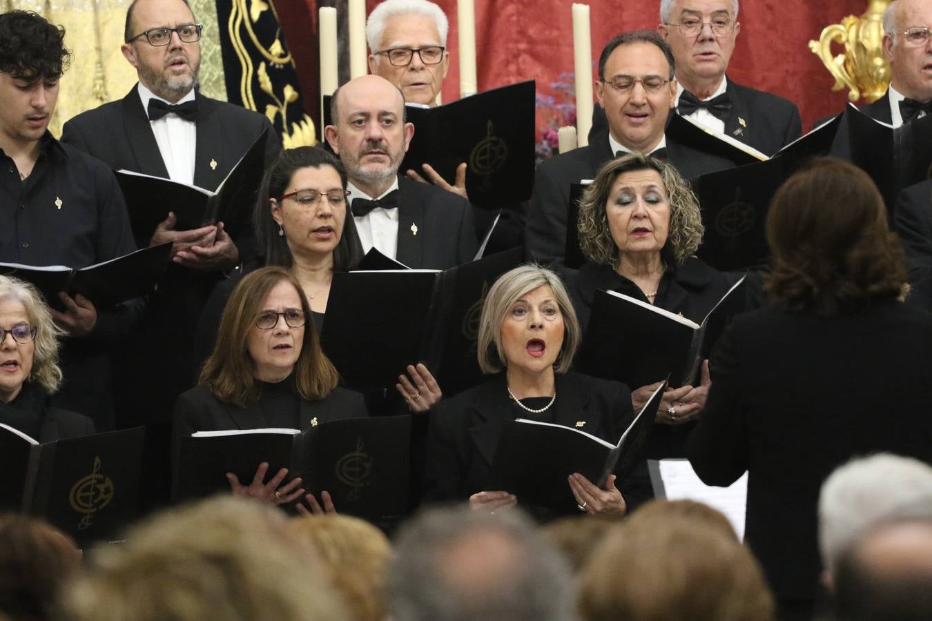 El templo patronal de San Bartolomé fue escenario, ayer, de una nueva edición del 'Concierto Sacro' que ofreció la Coral de la Escuela Municipal de Música y el Coro infantil de la misma, organizado por el Ayuntamiento del municipio con la colaboración de la Parroquia de esta ciudad.