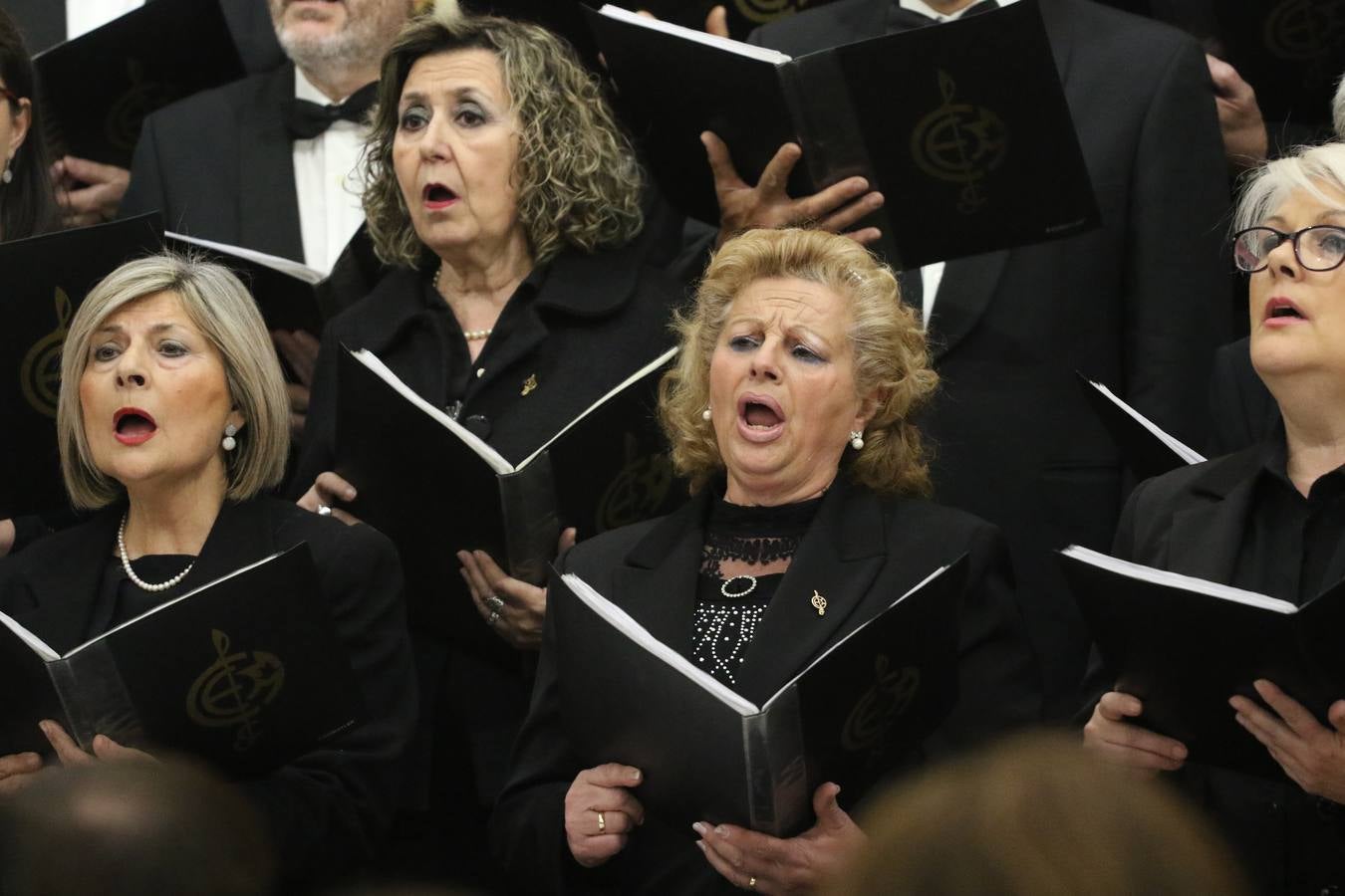 El templo patronal de San Bartolomé fue escenario, ayer, de una nueva edición del 'Concierto Sacro' que ofreció la Coral de la Escuela Municipal de Música y el Coro infantil de la misma, organizado por el Ayuntamiento del municipio con la colaboración de la Parroquia de esta ciudad.