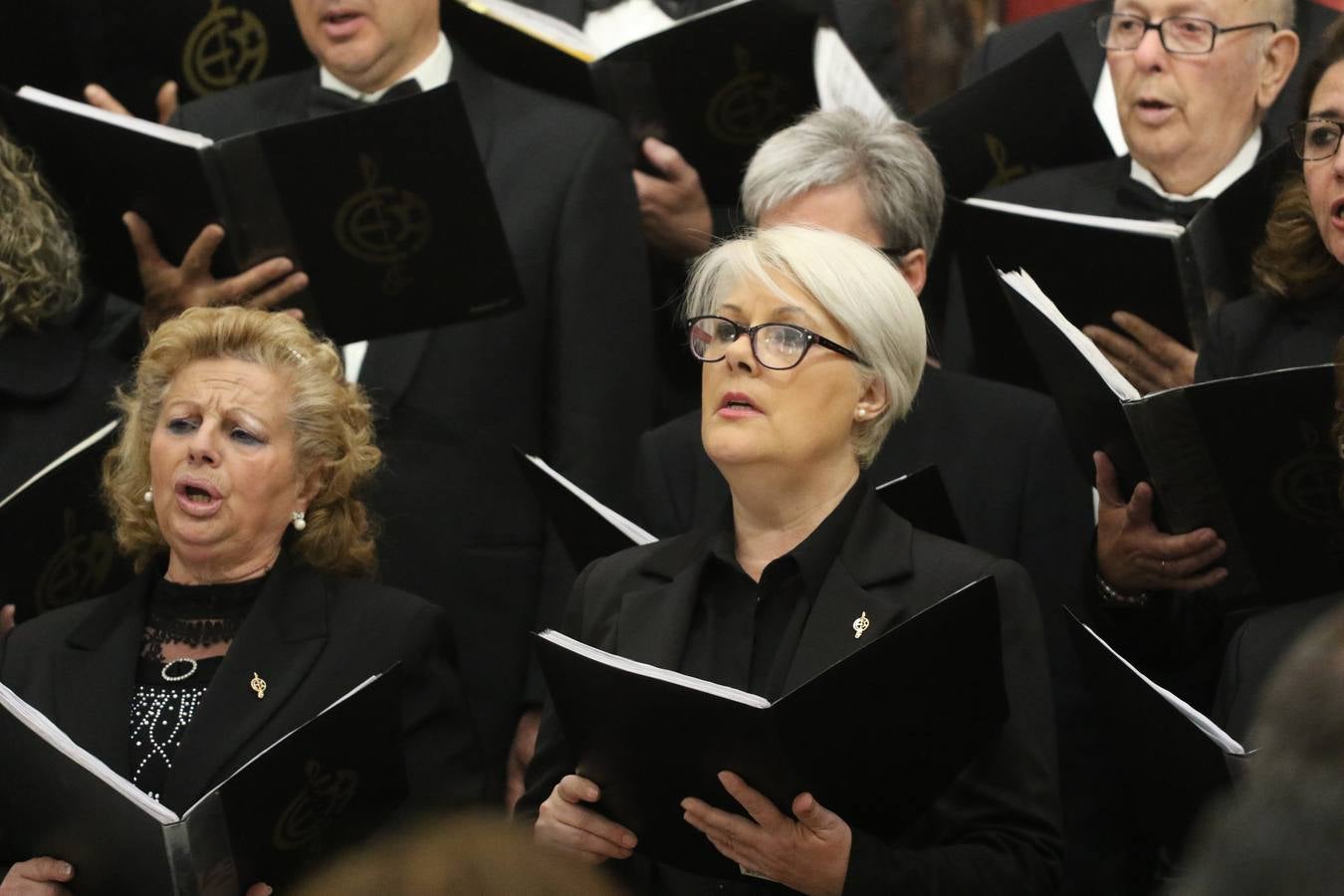 El templo patronal de San Bartolomé fue escenario, ayer, de una nueva edición del 'Concierto Sacro' que ofreció la Coral de la Escuela Municipal de Música y el Coro infantil de la misma, organizado por el Ayuntamiento del municipio con la colaboración de la Parroquia de esta ciudad.