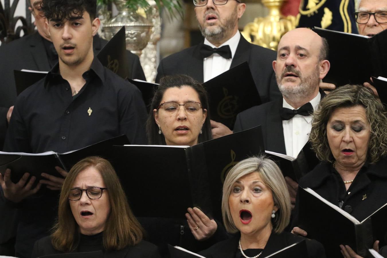 El templo patronal de San Bartolomé fue escenario, ayer, de una nueva edición del 'Concierto Sacro' que ofreció la Coral de la Escuela Municipal de Música y el Coro infantil de la misma, organizado por el Ayuntamiento del municipio con la colaboración de la Parroquia de esta ciudad.