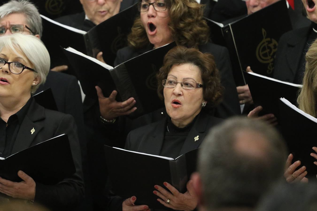 El templo patronal de San Bartolomé fue escenario, ayer, de una nueva edición del 'Concierto Sacro' que ofreció la Coral de la Escuela Municipal de Música y el Coro infantil de la misma, organizado por el Ayuntamiento del municipio con la colaboración de la Parroquia de esta ciudad.