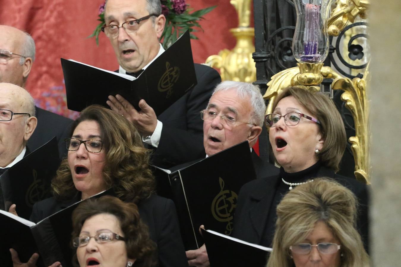 El templo patronal de San Bartolomé fue escenario, ayer, de una nueva edición del 'Concierto Sacro' que ofreció la Coral de la Escuela Municipal de Música y el Coro infantil de la misma, organizado por el Ayuntamiento del municipio con la colaboración de la Parroquia de esta ciudad.