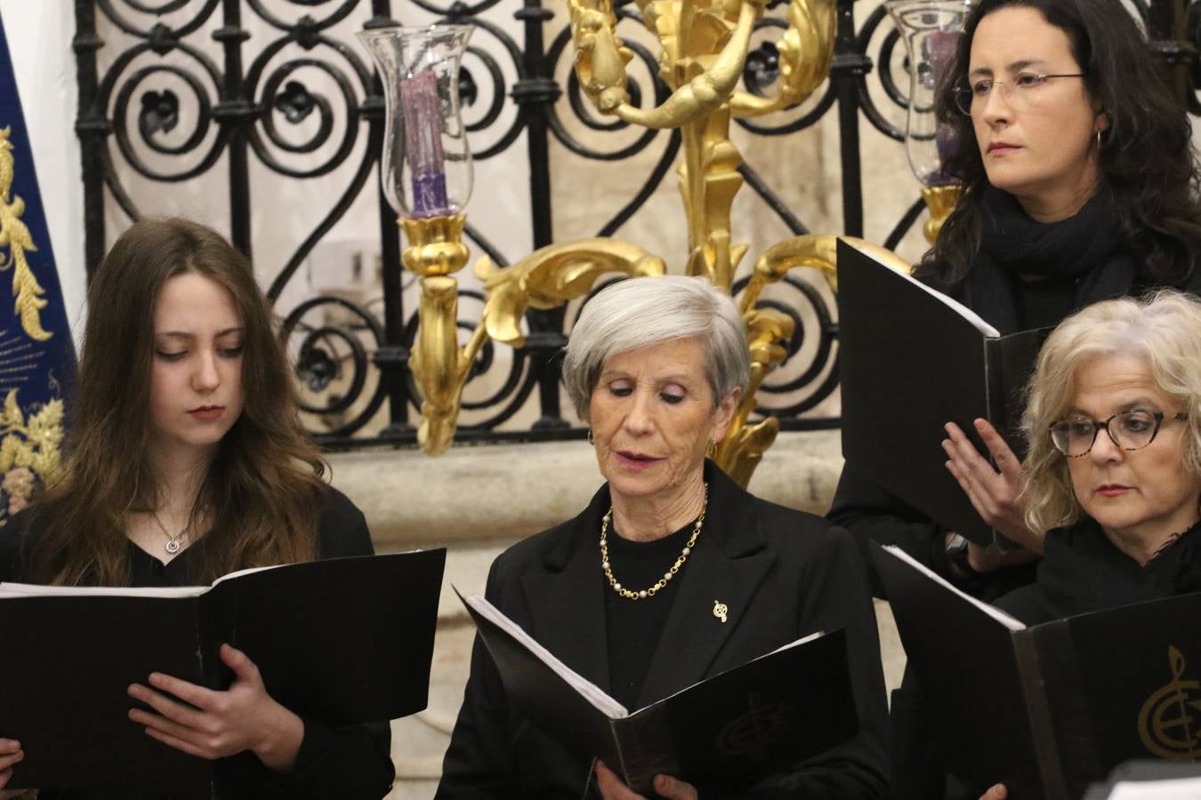 El templo patronal de San Bartolomé fue escenario, ayer, de una nueva edición del 'Concierto Sacro' que ofreció la Coral de la Escuela Municipal de Música y el Coro infantil de la misma, organizado por el Ayuntamiento del municipio con la colaboración de la Parroquia de esta ciudad.