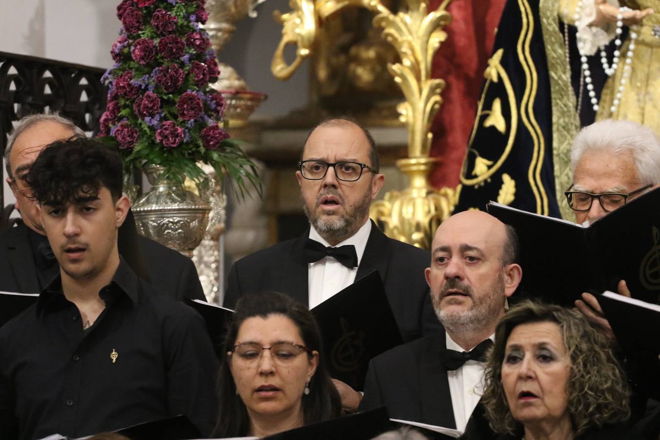El templo patronal de San Bartolomé fue escenario, ayer, de una nueva edición del 'Concierto Sacro' que ofreció la Coral de la Escuela Municipal de Música y el Coro infantil de la misma, organizado por el Ayuntamiento del municipio con la colaboración de la Parroquia de esta ciudad.