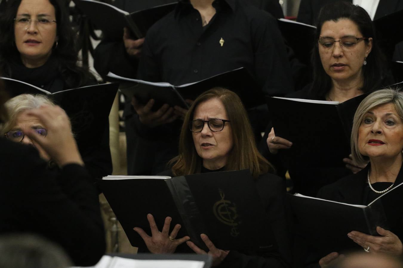 El templo patronal de San Bartolomé fue escenario, ayer, de una nueva edición del 'Concierto Sacro' que ofreció la Coral de la Escuela Municipal de Música y el Coro infantil de la misma, organizado por el Ayuntamiento del municipio con la colaboración de la Parroquia de esta ciudad.
