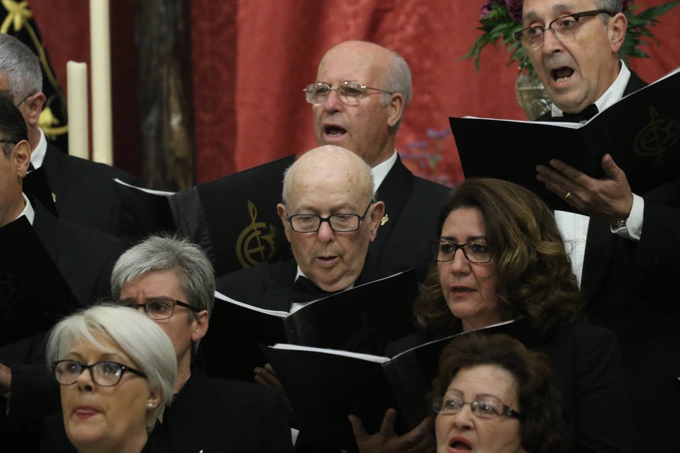 El templo patronal de San Bartolomé fue escenario, ayer, de una nueva edición del 'Concierto Sacro' que ofreció la Coral de la Escuela Municipal de Música y el Coro infantil de la misma, organizado por el Ayuntamiento del municipio con la colaboración de la Parroquia de esta ciudad.