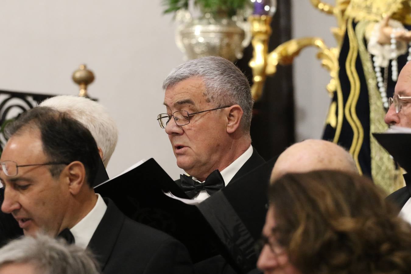 El templo patronal de San Bartolomé fue escenario, ayer, de una nueva edición del 'Concierto Sacro' que ofreció la Coral de la Escuela Municipal de Música y el Coro infantil de la misma, organizado por el Ayuntamiento del municipio con la colaboración de la Parroquia de esta ciudad.