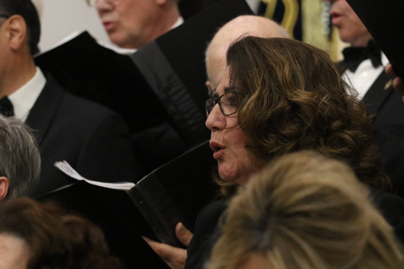 El templo patronal de San Bartolomé fue escenario, ayer, de una nueva edición del 'Concierto Sacro' que ofreció la Coral de la Escuela Municipal de Música y el Coro infantil de la misma, organizado por el Ayuntamiento del municipio con la colaboración de la Parroquia de esta ciudad.