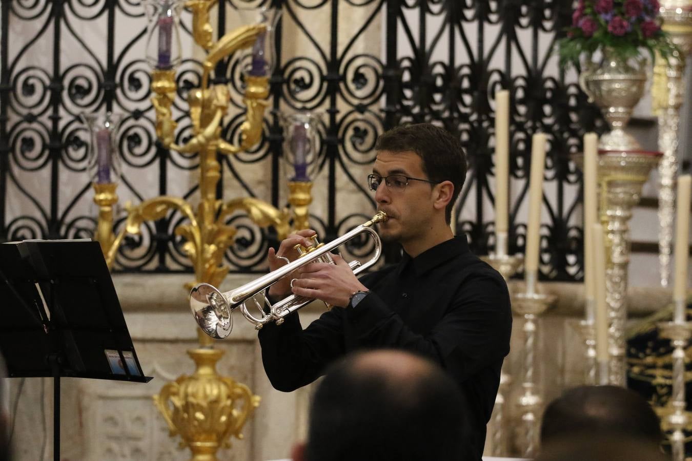 El templo patronal de San Bartolomé fue escenario, ayer, de una nueva edición del 'Concierto Sacro' que ofreció la Coral de la Escuela Municipal de Música y el Coro infantil de la misma, organizado por el Ayuntamiento del municipio con la colaboración de la Parroquia de esta ciudad.
