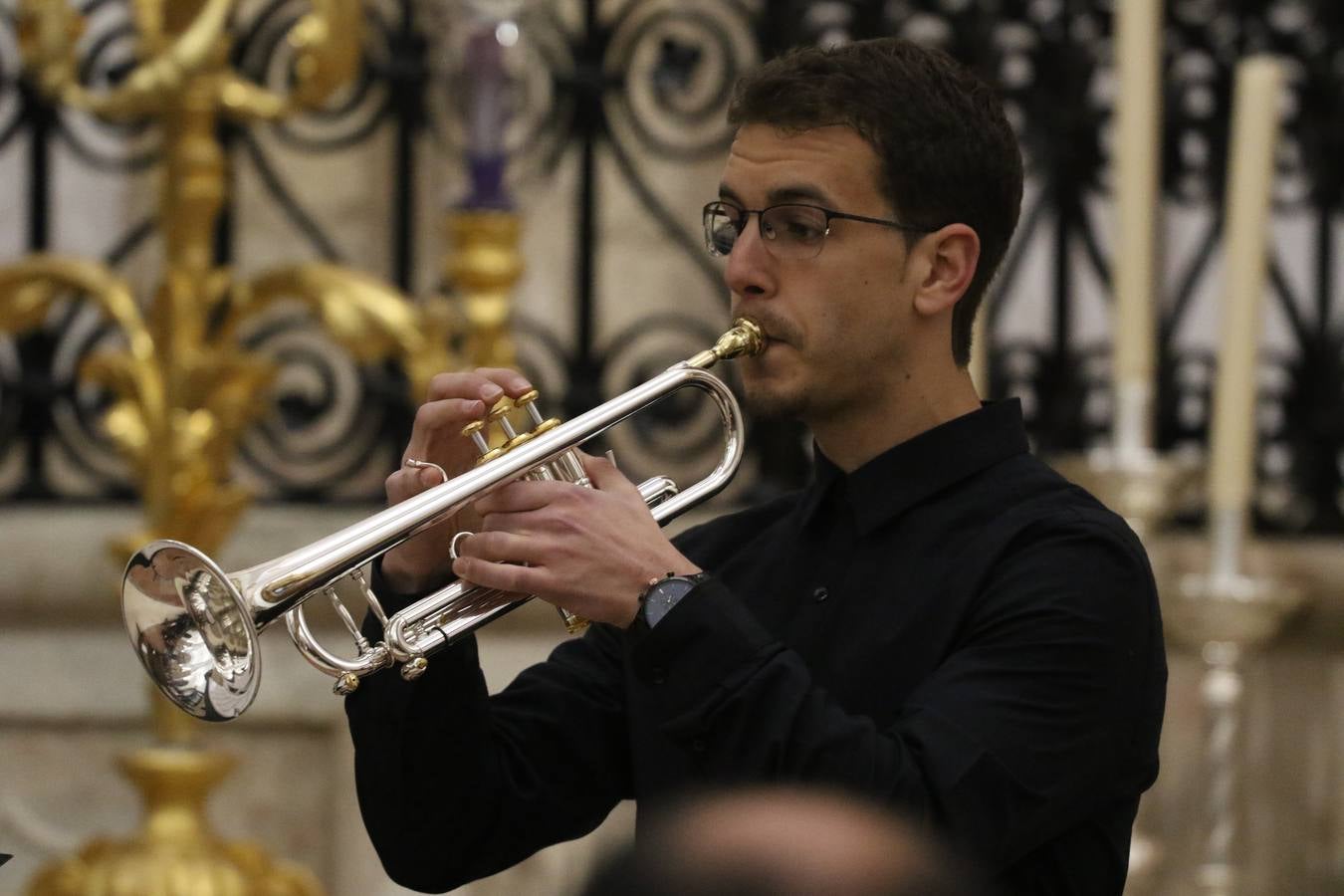 El templo patronal de San Bartolomé fue escenario, ayer, de una nueva edición del 'Concierto Sacro' que ofreció la Coral de la Escuela Municipal de Música y el Coro infantil de la misma, organizado por el Ayuntamiento del municipio con la colaboración de la Parroquia de esta ciudad.