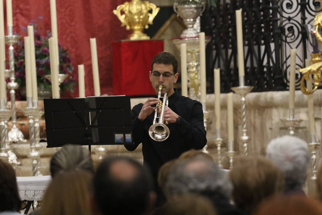 El templo patronal de San Bartolomé fue escenario, ayer, de una nueva edición del 'Concierto Sacro' que ofreció la Coral de la Escuela Municipal de Música y el Coro infantil de la misma, organizado por el Ayuntamiento del municipio con la colaboración de la Parroquia de esta ciudad.