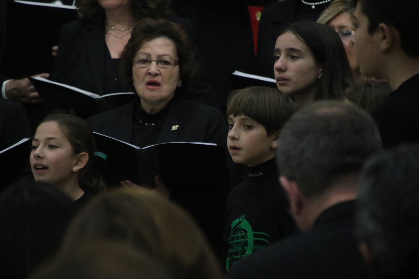 El templo patronal de San Bartolomé fue escenario, ayer, de una nueva edición del 'Concierto Sacro' que ofreció la Coral de la Escuela Municipal de Música y el Coro infantil de la misma, organizado por el Ayuntamiento del municipio con la colaboración de la Parroquia de esta ciudad.