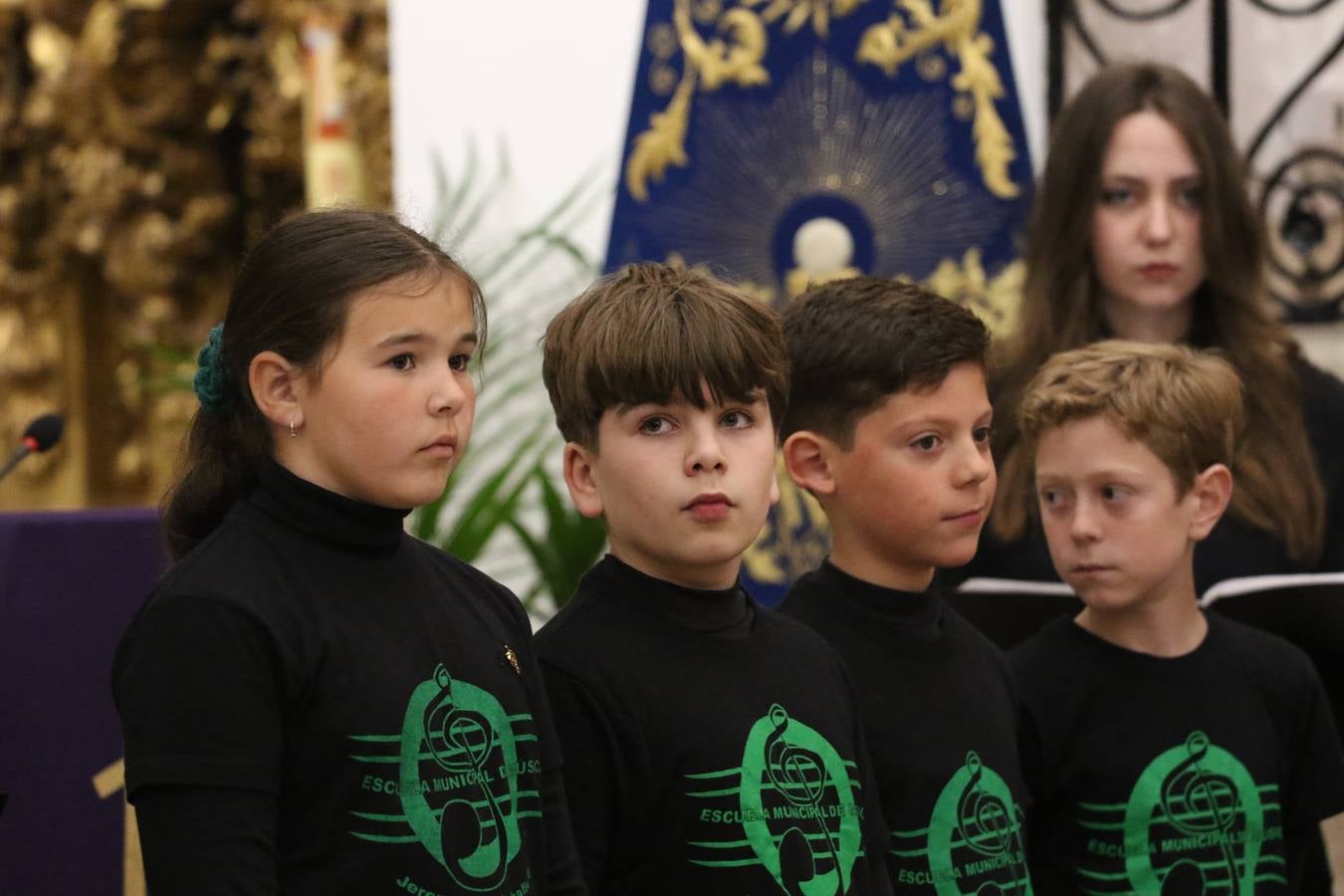 El templo patronal de San Bartolomé fue escenario, ayer, de una nueva edición del 'Concierto Sacro' que ofreció la Coral de la Escuela Municipal de Música y el Coro infantil de la misma, organizado por el Ayuntamiento del municipio con la colaboración de la Parroquia de esta ciudad.