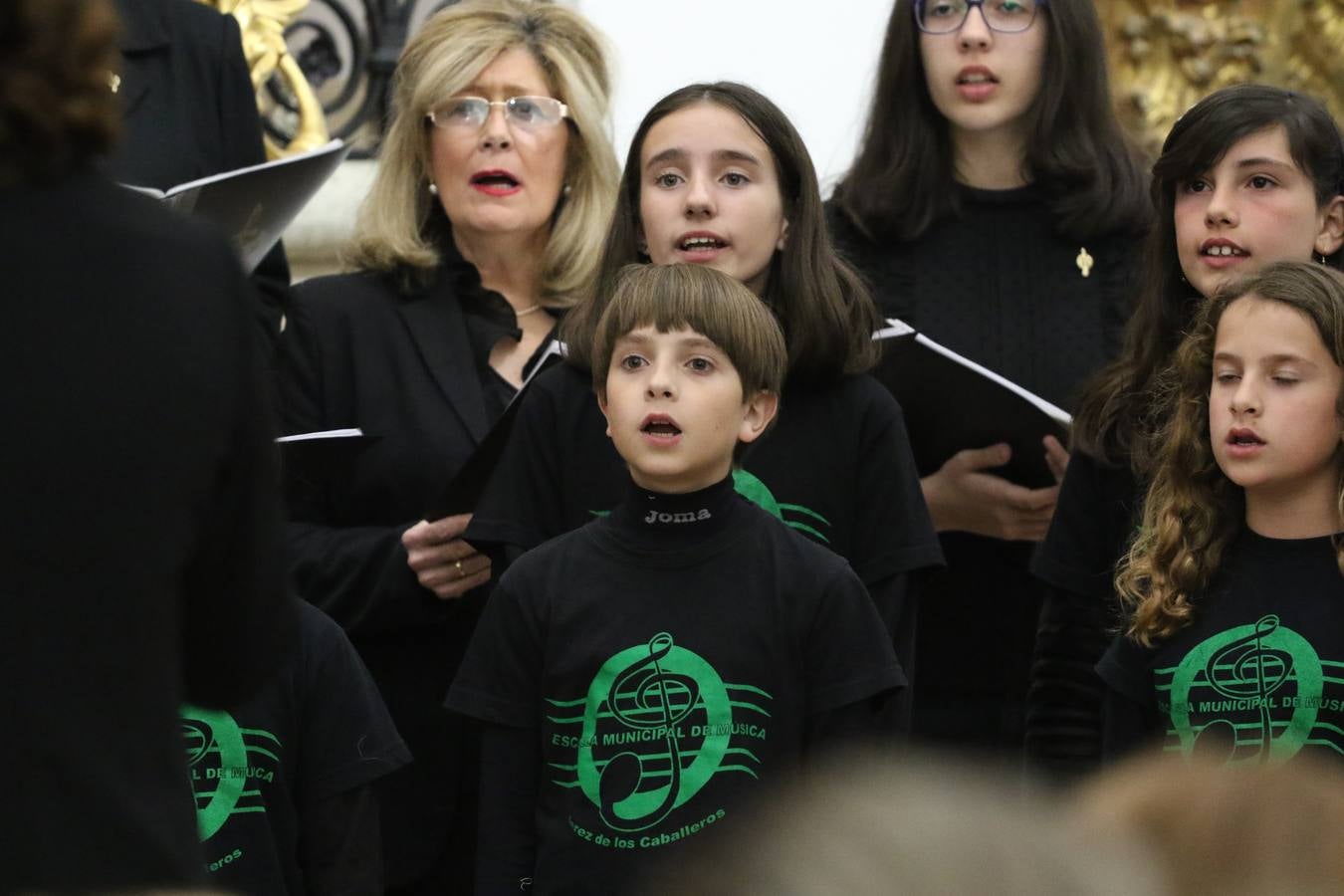 El templo patronal de San Bartolomé fue escenario, ayer, de una nueva edición del 'Concierto Sacro' que ofreció la Coral de la Escuela Municipal de Música y el Coro infantil de la misma, organizado por el Ayuntamiento del municipio con la colaboración de la Parroquia de esta ciudad.