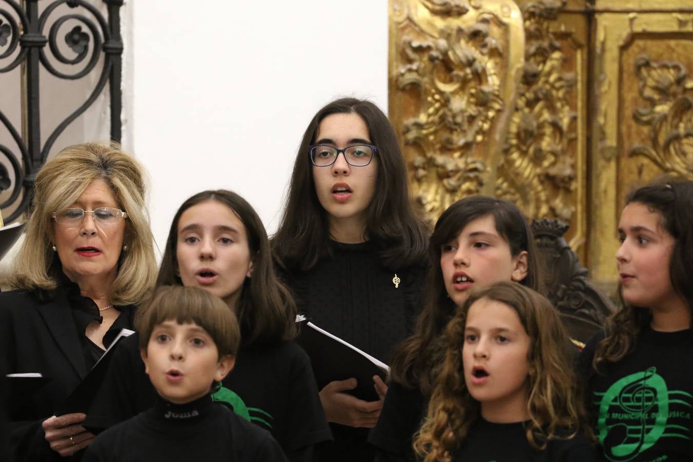 El templo patronal de San Bartolomé fue escenario, ayer, de una nueva edición del 'Concierto Sacro' que ofreció la Coral de la Escuela Municipal de Música y el Coro infantil de la misma, organizado por el Ayuntamiento del municipio con la colaboración de la Parroquia de esta ciudad.