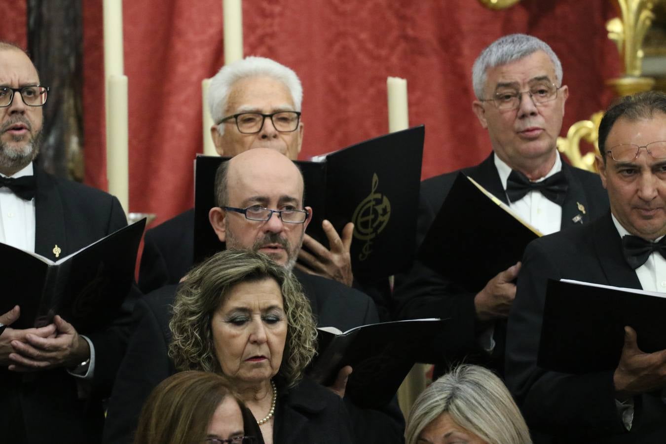 El templo patronal de San Bartolomé fue escenario, ayer, de una nueva edición del 'Concierto Sacro' que ofreció la Coral de la Escuela Municipal de Música y el Coro infantil de la misma, organizado por el Ayuntamiento del municipio con la colaboración de la Parroquia de esta ciudad.