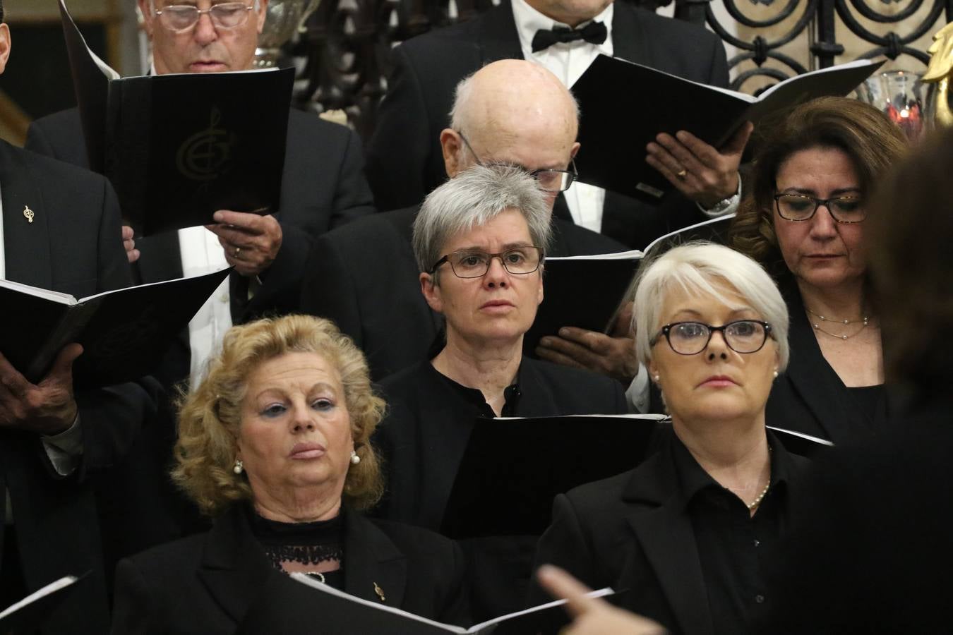 El templo patronal de San Bartolomé fue escenario, ayer, de una nueva edición del 'Concierto Sacro' que ofreció la Coral de la Escuela Municipal de Música y el Coro infantil de la misma, organizado por el Ayuntamiento del municipio con la colaboración de la Parroquia de esta ciudad.