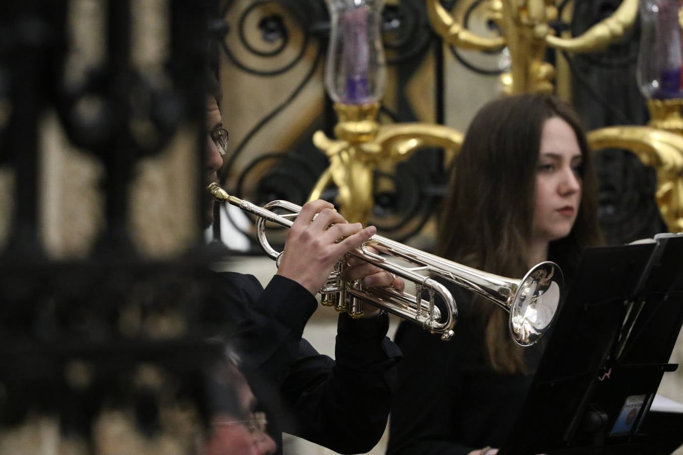 El templo patronal de San Bartolomé fue escenario, ayer, de una nueva edición del 'Concierto Sacro' que ofreció la Coral de la Escuela Municipal de Música y el Coro infantil de la misma, organizado por el Ayuntamiento del municipio con la colaboración de la Parroquia de esta ciudad.
