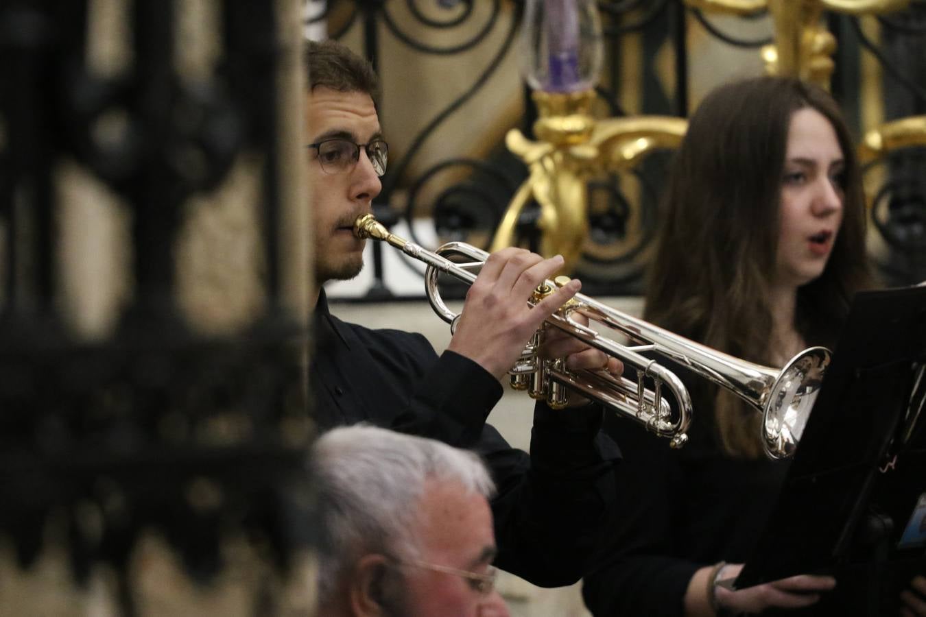 El templo patronal de San Bartolomé fue escenario, ayer, de una nueva edición del 'Concierto Sacro' que ofreció la Coral de la Escuela Municipal de Música y el Coro infantil de la misma, organizado por el Ayuntamiento del municipio con la colaboración de la Parroquia de esta ciudad.