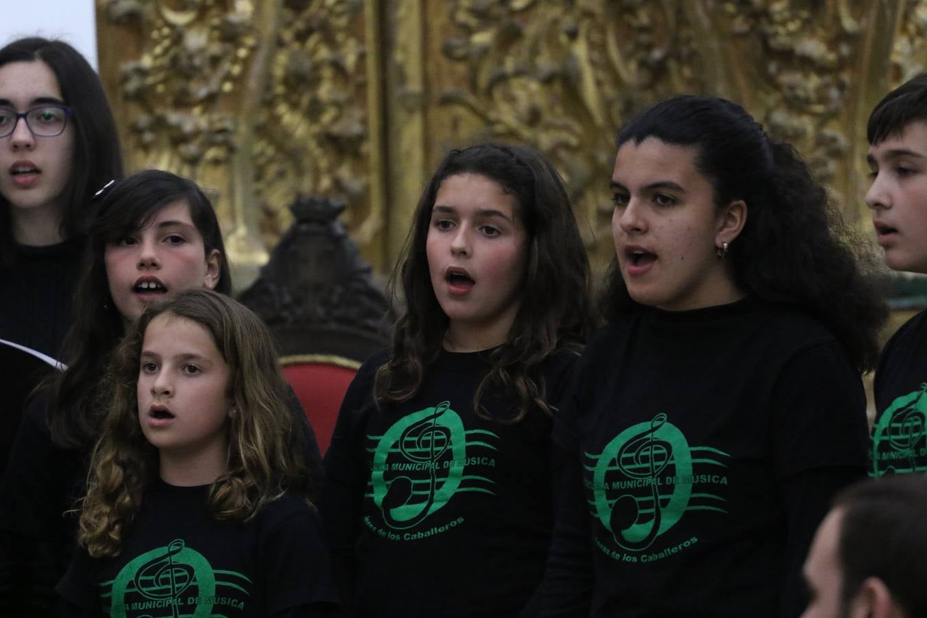 El templo patronal de San Bartolomé fue escenario, ayer, de una nueva edición del 'Concierto Sacro' que ofreció la Coral de la Escuela Municipal de Música y el Coro infantil de la misma, organizado por el Ayuntamiento del municipio con la colaboración de la Parroquia de esta ciudad.