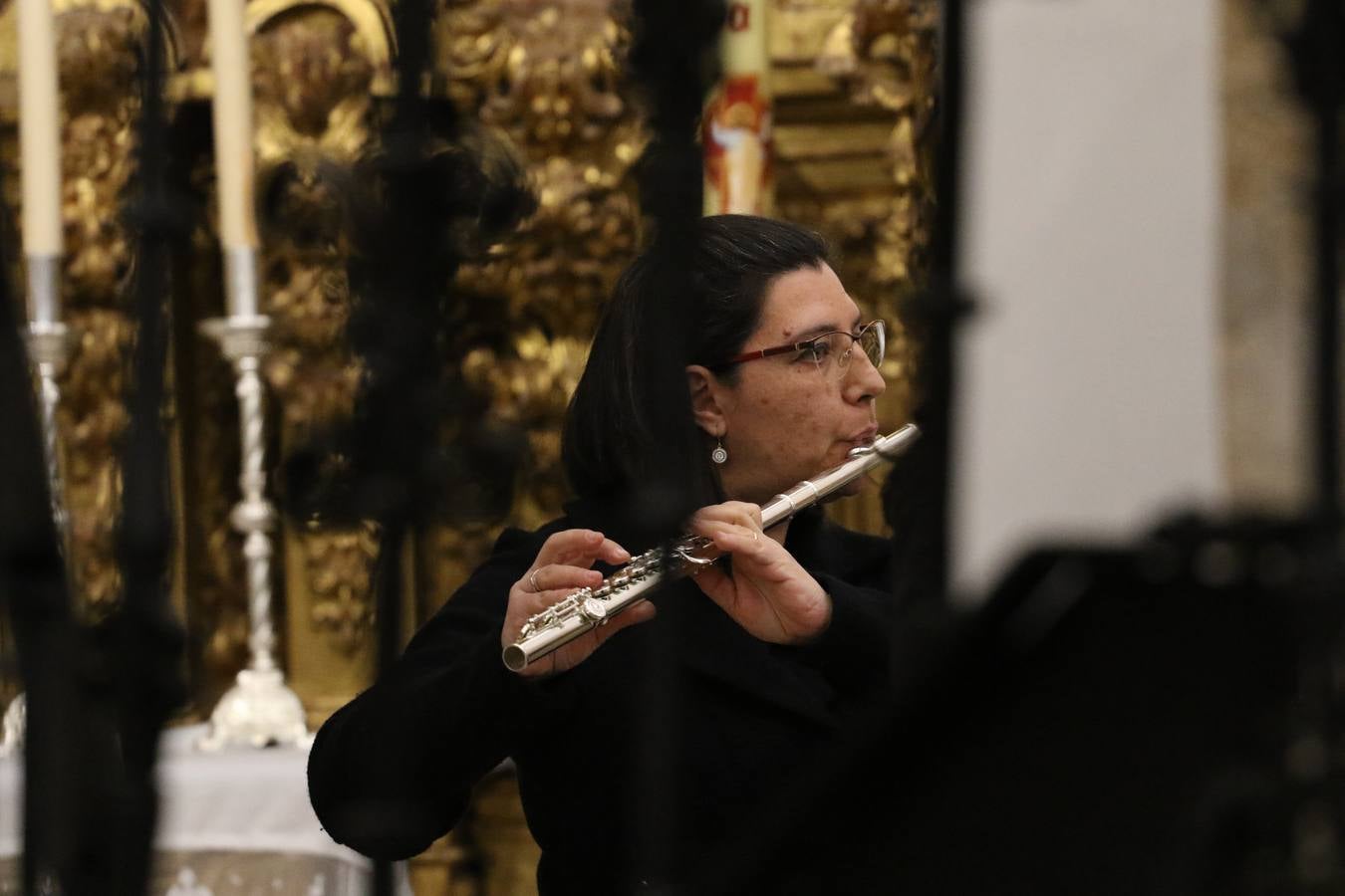 El templo patronal de San Bartolomé fue escenario, ayer, de una nueva edición del 'Concierto Sacro' que ofreció la Coral de la Escuela Municipal de Música y el Coro infantil de la misma, organizado por el Ayuntamiento del municipio con la colaboración de la Parroquia de esta ciudad.