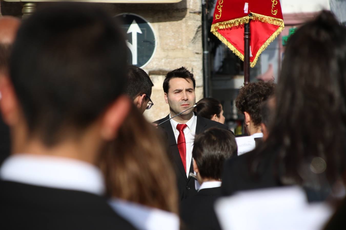 El Cine-teatro Balboa acogió, ayer, la sexta edición del 'Certamen de Bandas Solidario', organizado por la Junta de Cofradías de la Semana Santa de Jerez de los Caballeros. Un Certamen que, gracias a la participación de las distintas agrupaciones musicales del municipio y del Valle de Santa Ana, consiguió recaudar 375 euros y 36 kilos a beneficio del Almacén de Alimentos que Cruz Roja gestiona en Jerez. 