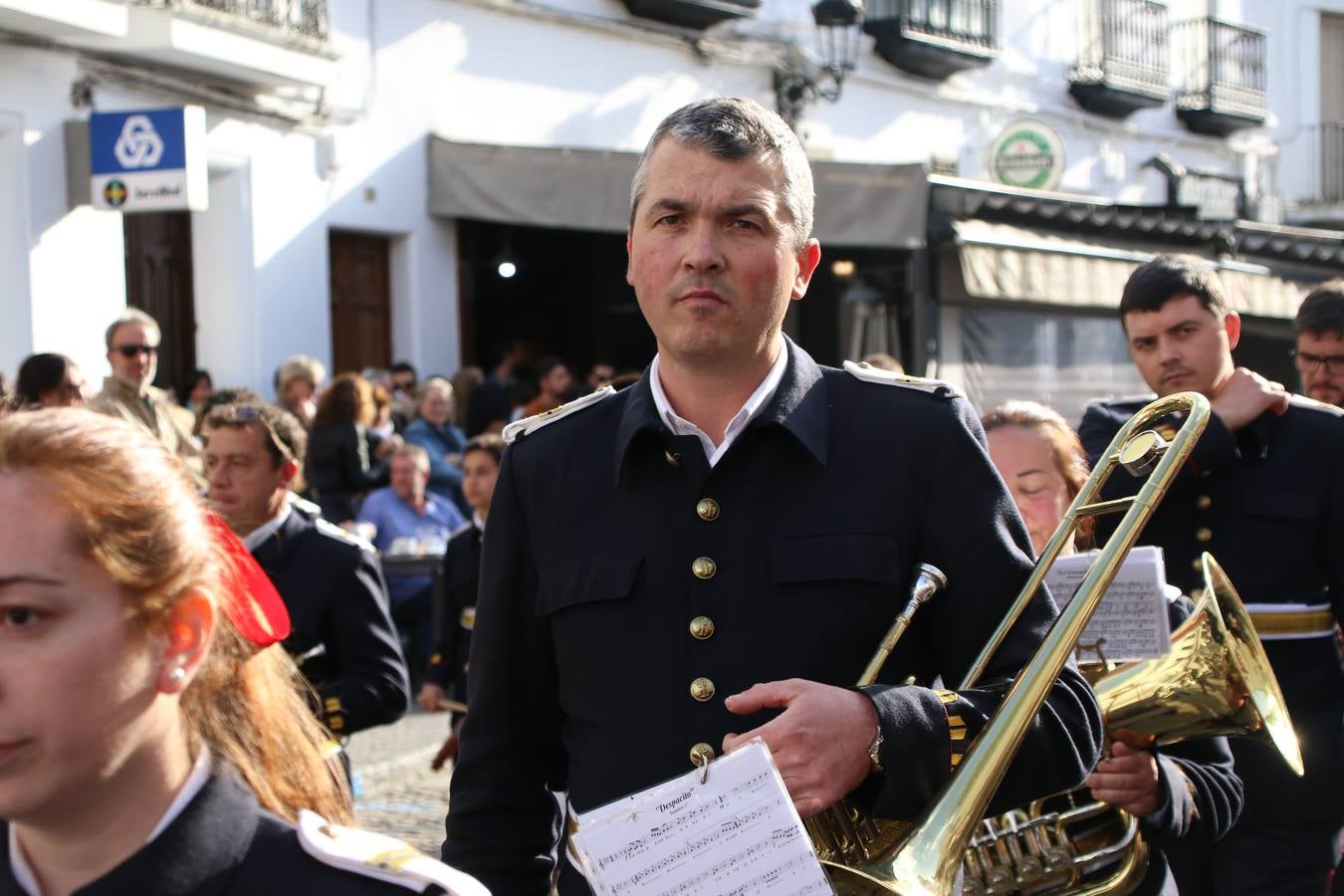 El Cine-teatro Balboa acogió, ayer, la sexta edición del 'Certamen de Bandas Solidario', organizado por la Junta de Cofradías de la Semana Santa de Jerez de los Caballeros. Un Certamen que, gracias a la participación de las distintas agrupaciones musicales del municipio y del Valle de Santa Ana, consiguió recaudar 375 euros y 36 kilos a beneficio del Almacén de Alimentos que Cruz Roja gestiona en Jerez. 