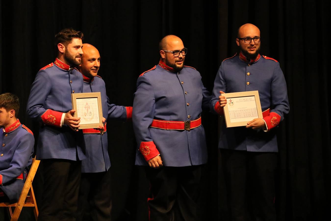 El Cine-teatro Balboa acogió, ayer, la sexta edición del 'Certamen de Bandas Solidario', organizado por la Junta de Cofradías de la Semana Santa de Jerez de los Caballeros. Un Certamen que, gracias a la participación de las distintas agrupaciones musicales del municipio y del Valle de Santa Ana, consiguió recaudar 375 euros y 36 kilos a beneficio del Almacén de Alimentos que Cruz Roja gestiona en Jerez. 